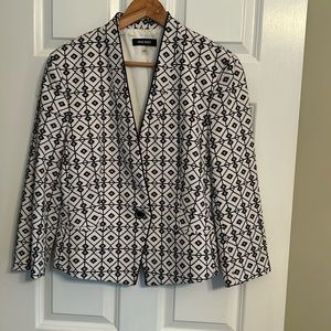 Nine West ladies blazer Sz 12 $20. Lined, excellent condition. Non-smoking home.